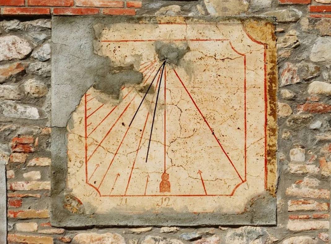 Toprağın kazdı, önce fark etmedi sonra eline alınca... Servet değerinde... 13